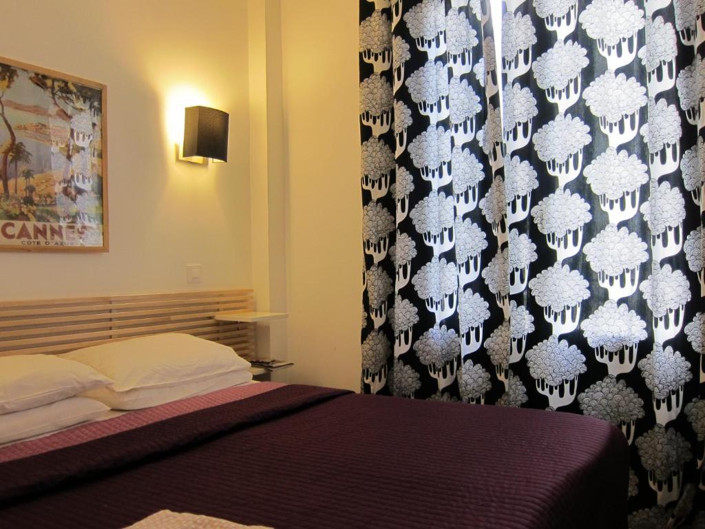 Brit Hotel Colbert Juan-les-Pins Room photo